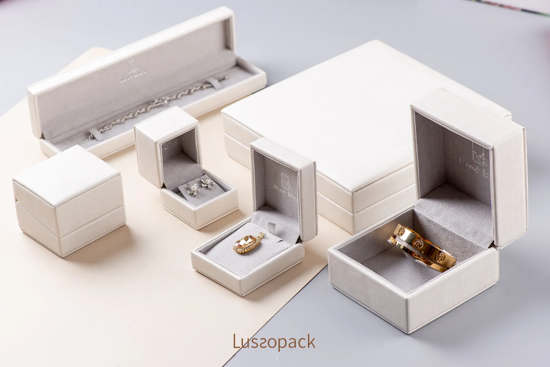 /images/packagingBlogUpdate/10BestJewelryPackagingColors/10BestJewelryPackagingColors03.webp