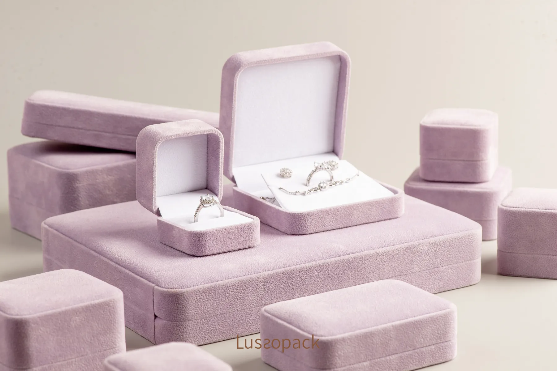 /images/packagingBlogUpdate/10BestJewelryPackagingColors/10BestJewelryPackagingColors04.webp