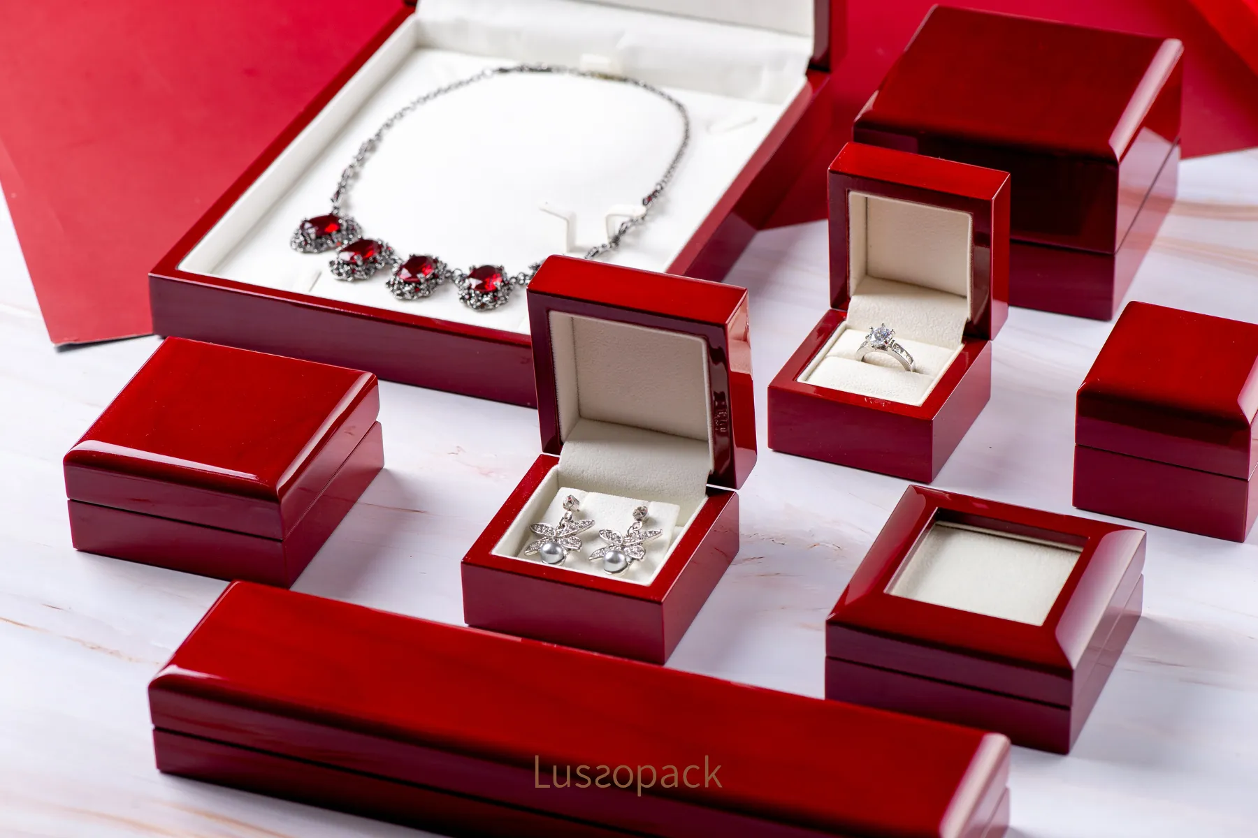 /images/packagingBlogUpdate/10BestJewelryPackagingColors/10BestJewelryPackagingColors06.webp