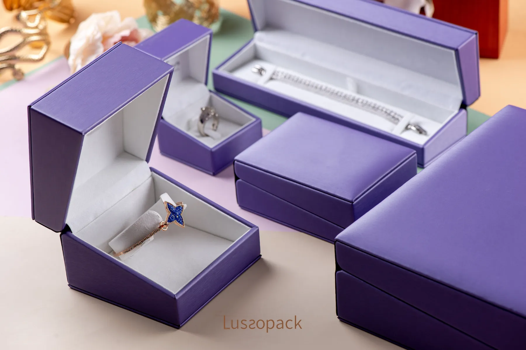 /images/packagingBlogUpdate/10BestJewelryPackagingColors/10BestJewelryPackagingColors08.webp