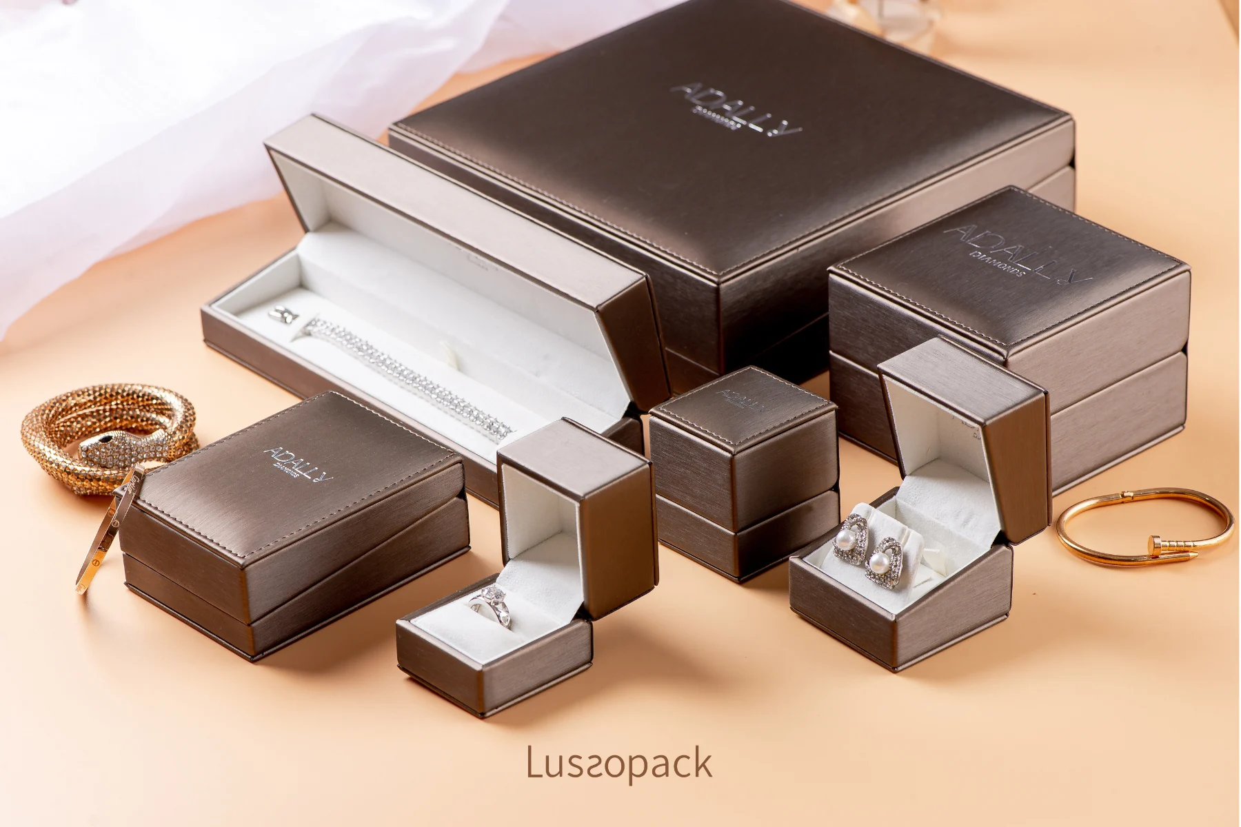/images/packagingBlogUpdate/10BestJewelryPackagingColors/10BestJewelryPackagingColors10.webp
