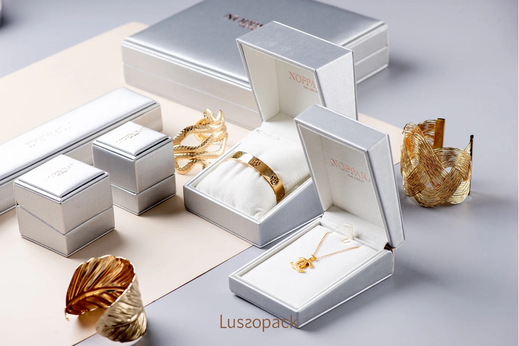 /images/packagingBlogUpdate/10BestJewelryPackagingColors/10BestJewelryPackagingColors11.webp