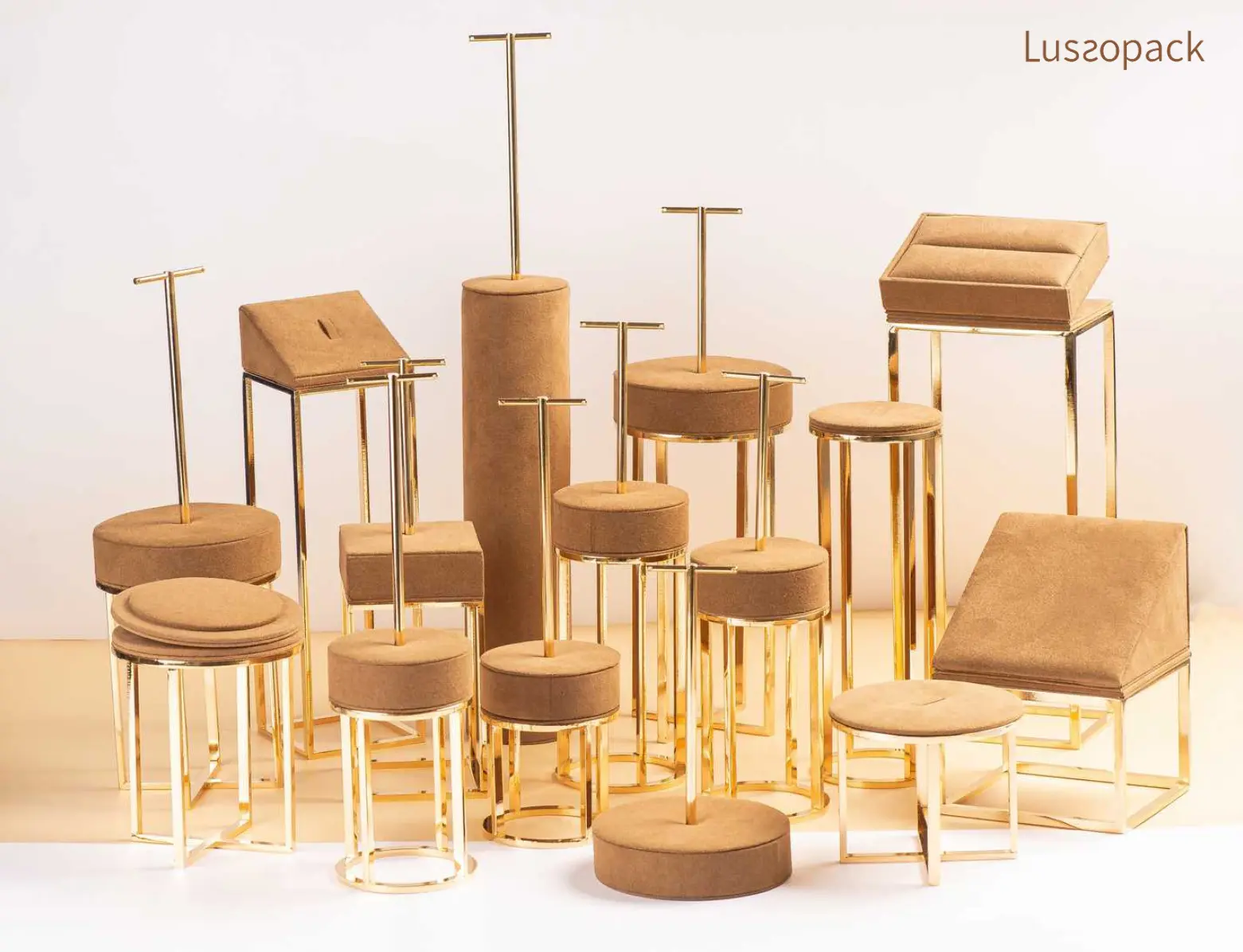 /images/packagingBlogUpdate/15CreativeJewelryDisplay/15CreativeJewelryDisplay04.webp