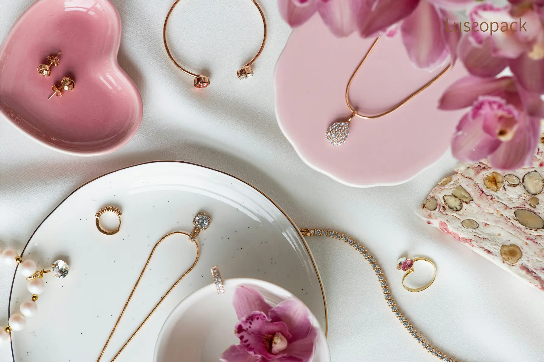 /images/packagingBlogUpdate/15CreativeJewelryDisplay/15CreativeJewelryDisplay05.webp