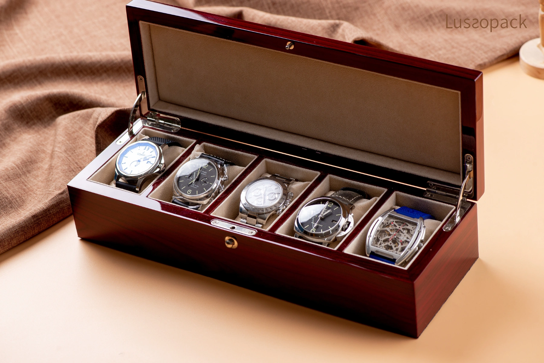 /images/packagingBlogUpdate/perfectSwissWatchBoxDetails/perfectSwissWatchBoxDetails03.webp