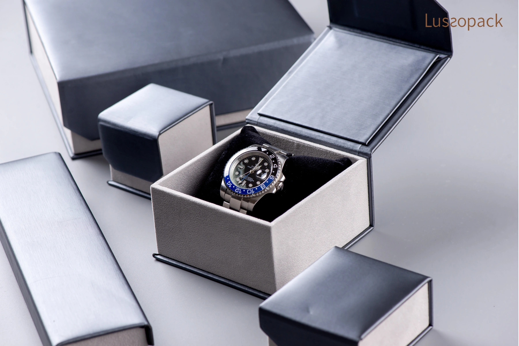 /images/packagingBlogUpdate/perfectSwissWatchBoxDetails/perfectSwissWatchBoxDetails05.webp